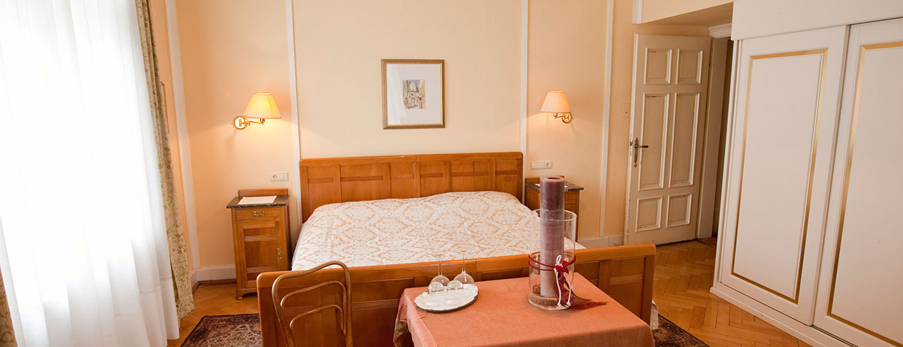 Spaziosa e luminosa camera dell'Hotel Westend a Merano