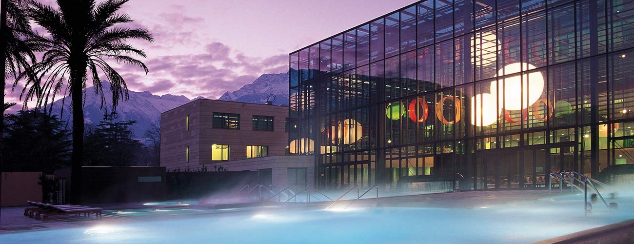 Le Terme di Merano viste dall'esterno al tramonto