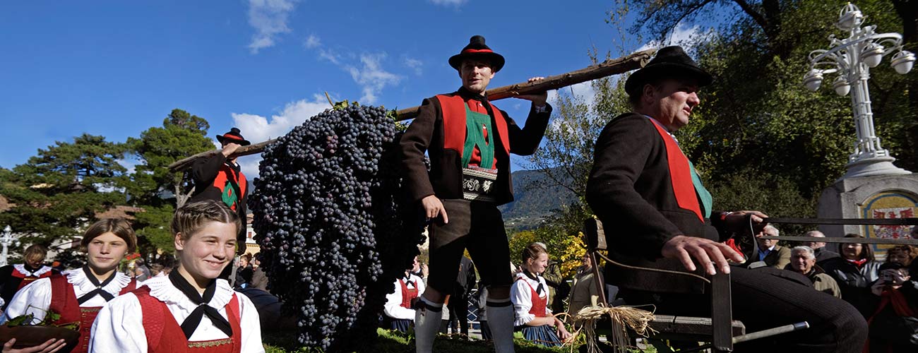 Corteo per la Festa dell'uva a Merano